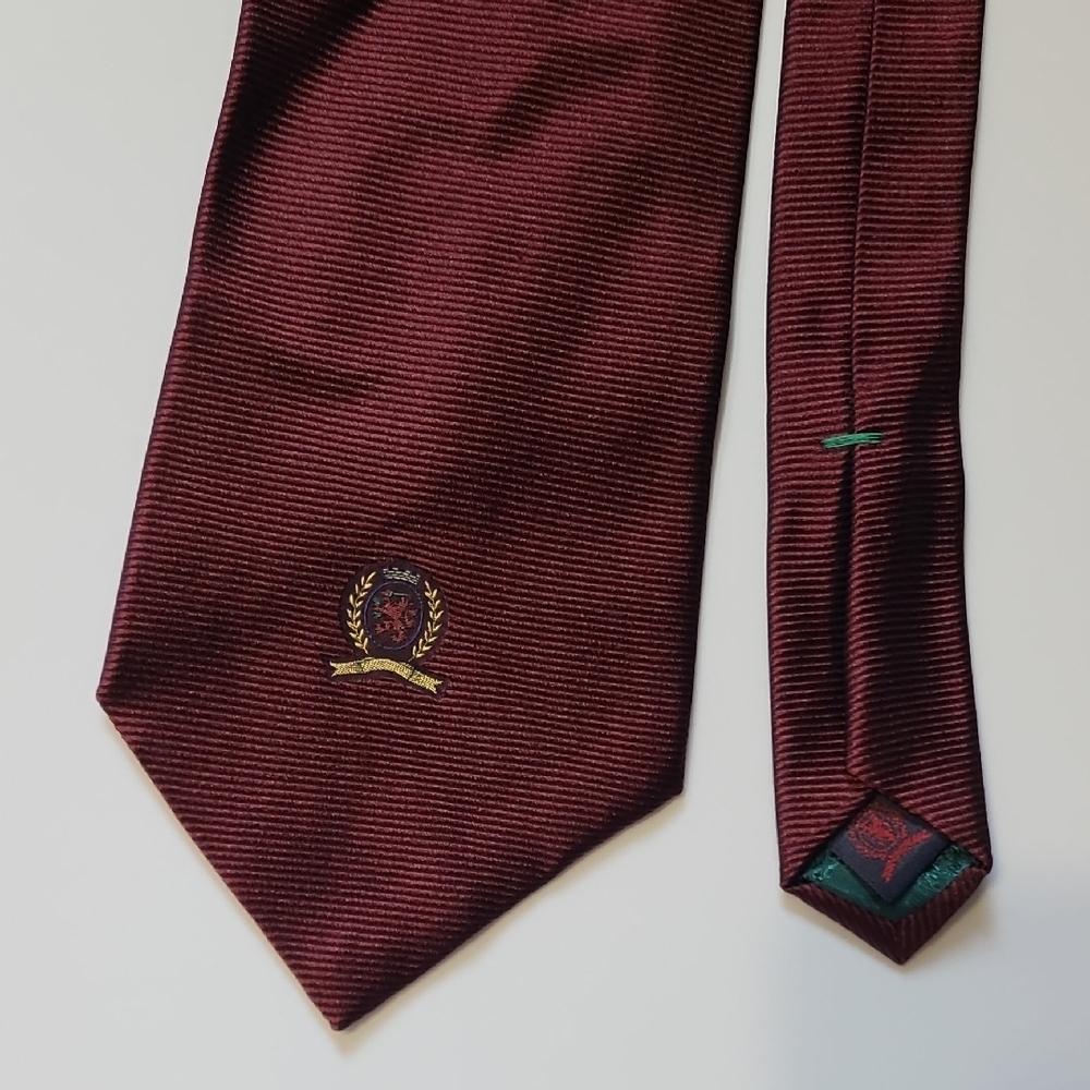 Vtg Tommy Hilfiger Italian Silk Burgundy Crest‎ Tie